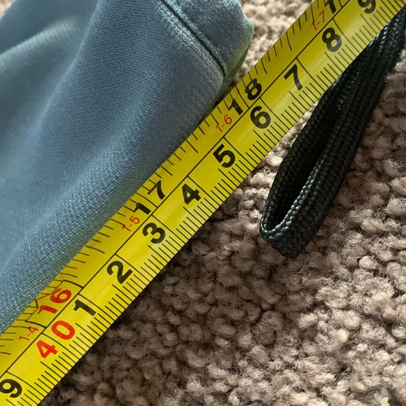 Under Armour Hoodie medium  Loose Cold Gear Sweatshirt Top - Picture 5 of 6